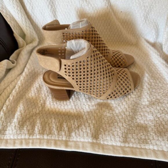 Kim Rogers Memory Foam Peep Toe Sandals - Picture 3 of 6